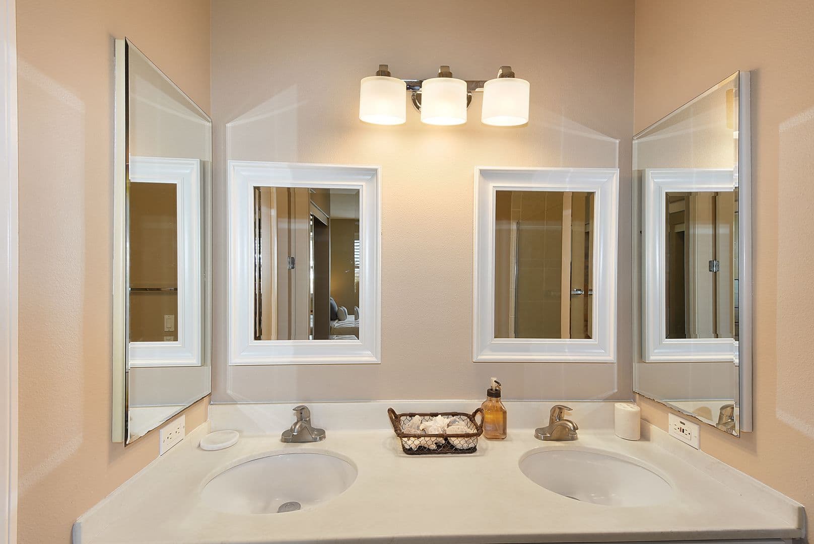 Kailua Kona Condo: 75-6009 Alii Drive, Apt. K-2