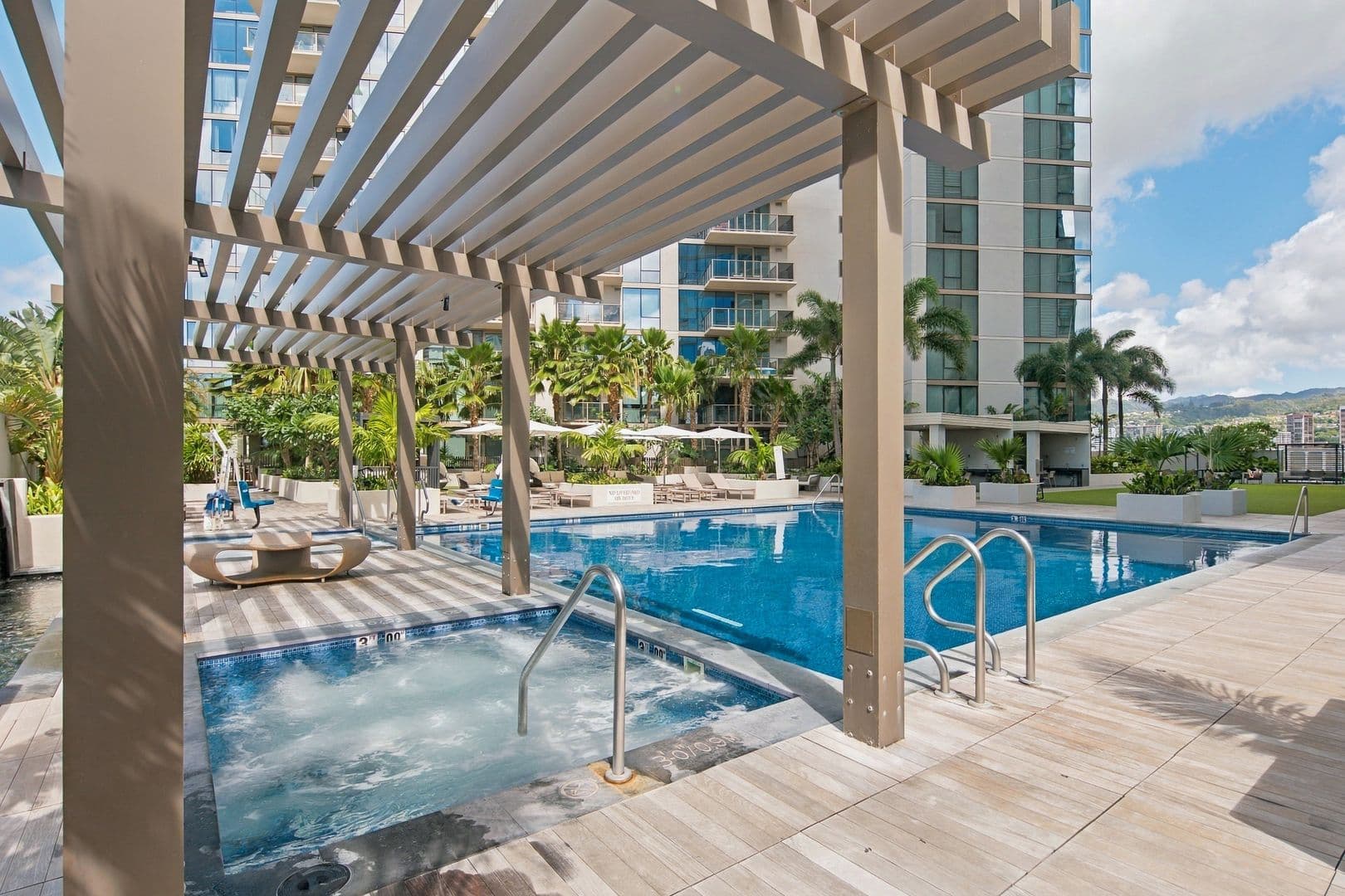 Honolulu Condo: 1388 Kapiolani Blvd #2810