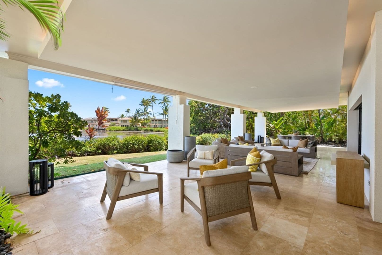 Honolulu House: 5939 Kalaniana'ole Hwy