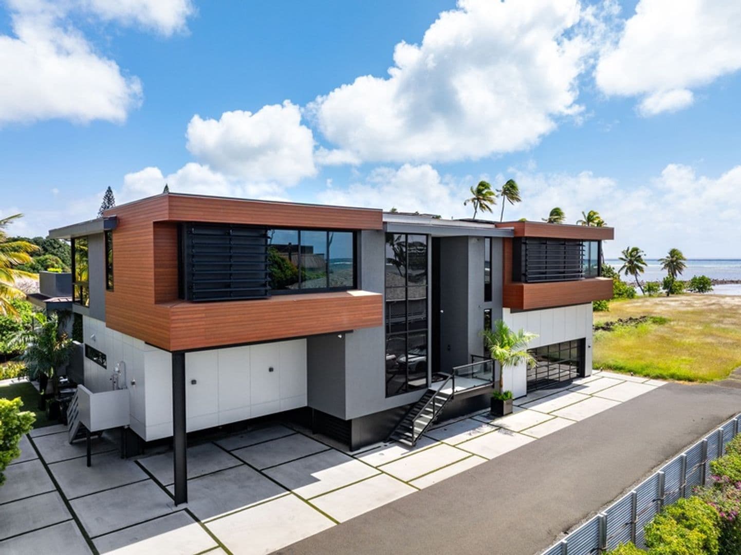 Honolulu House: 5295 Kalanianaole Hwy