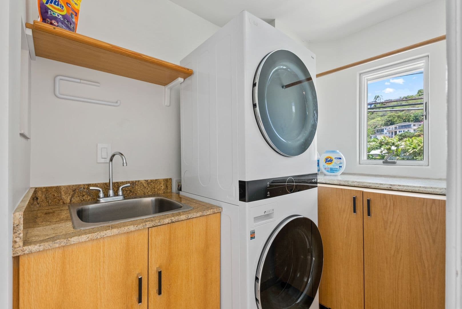 Honolulu House: 5005 Kalanianaole Highway