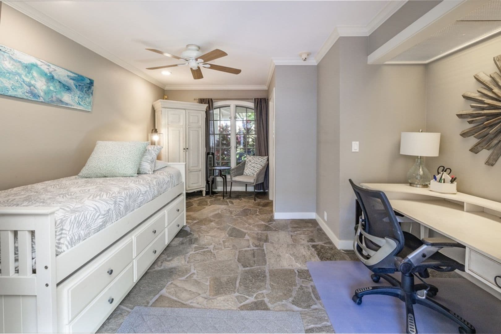 Honolulu House: 5687 Kalanianaole