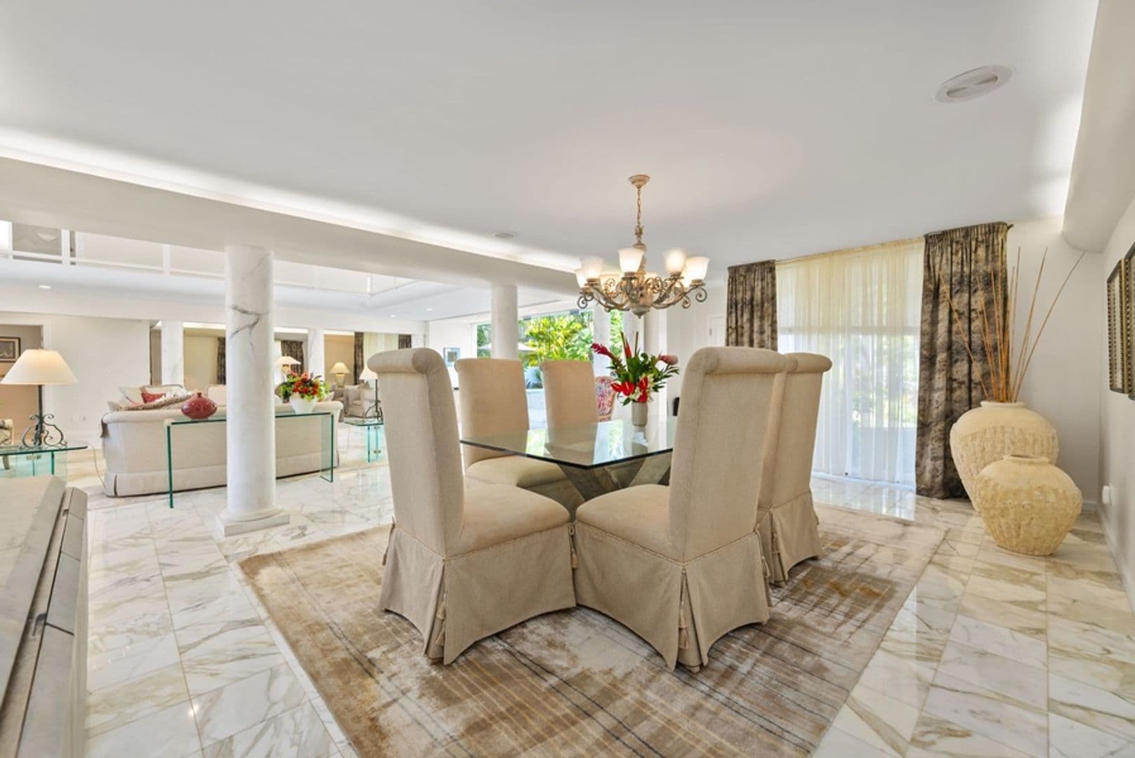 Honolulu House: 4818 Kahala Ave