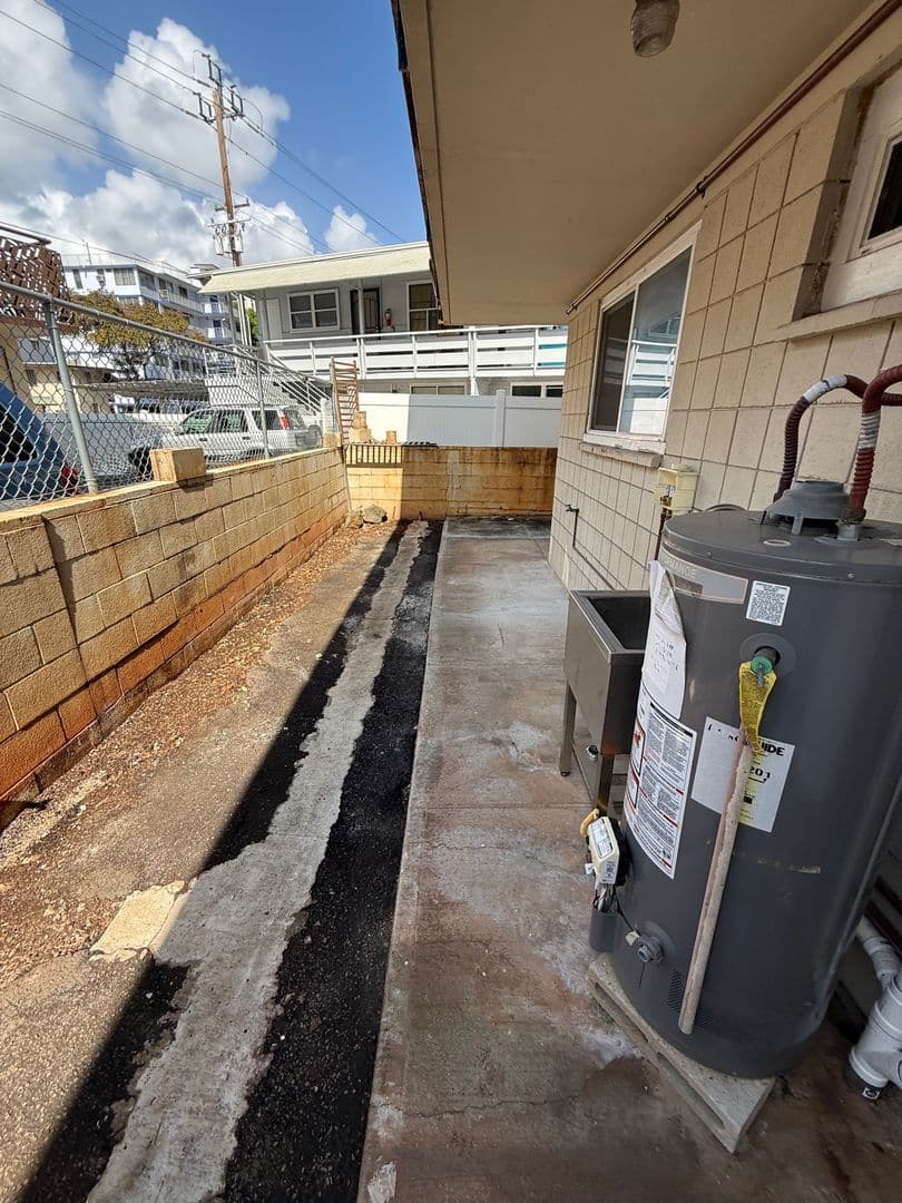 Honolulu Apartment: 2510 Date St