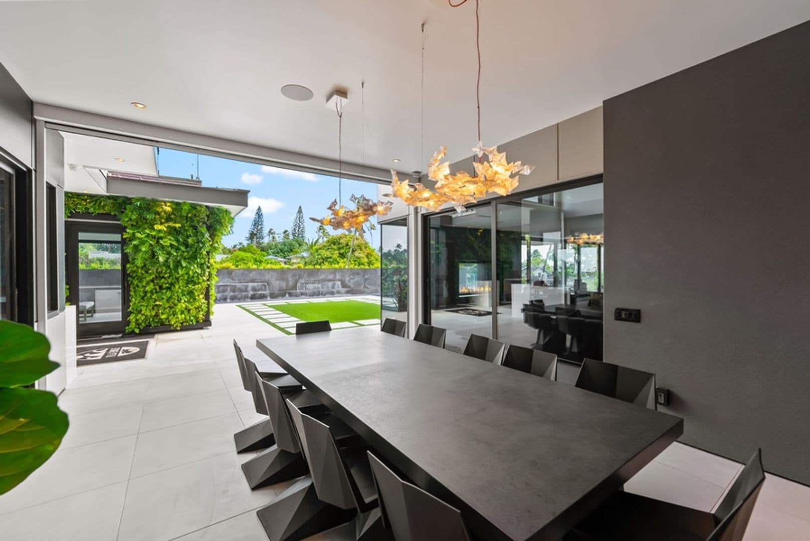 Honolulu House: 5295 Kalanianaole Hwy