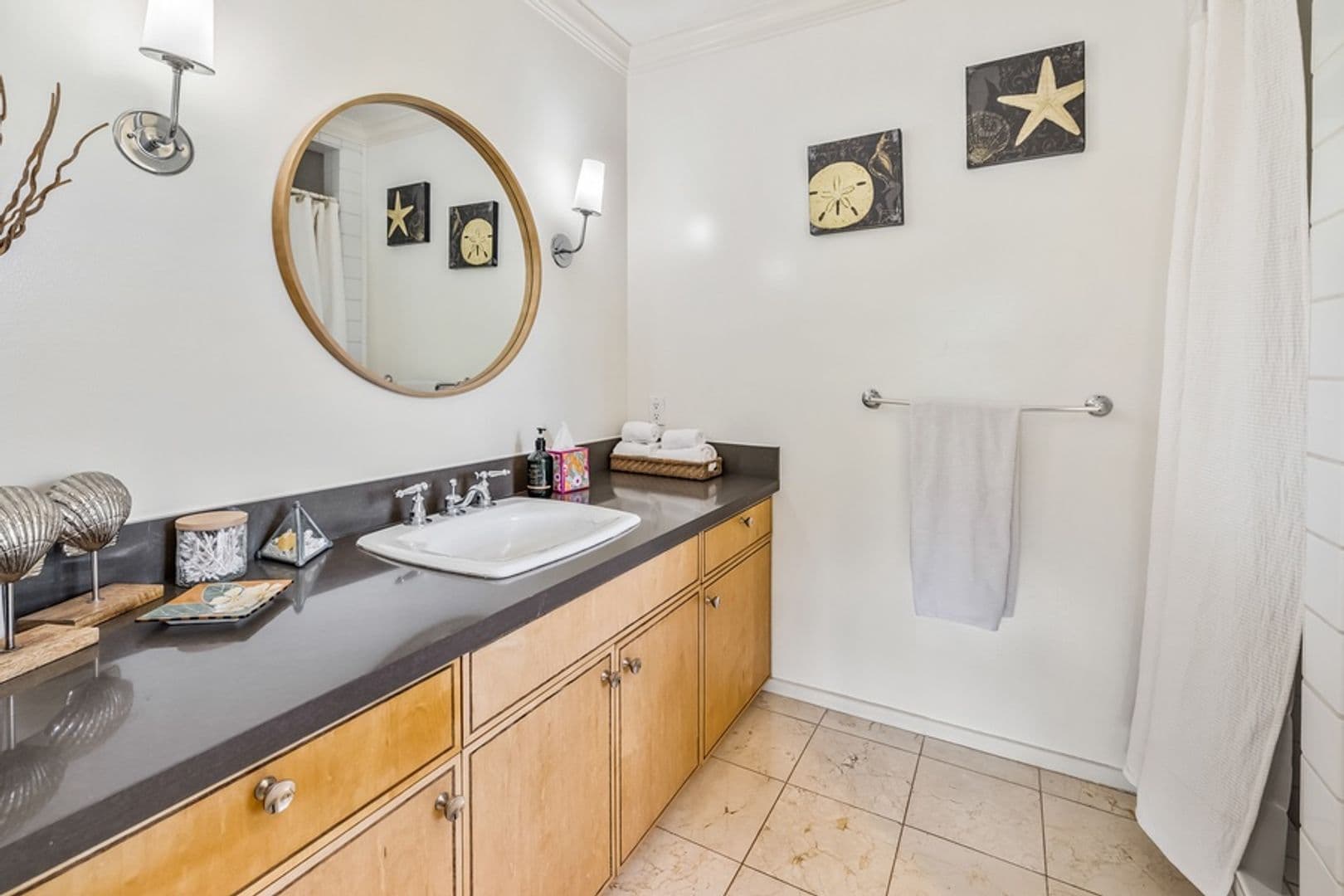 Honolulu House: 5687 Kalanianaole