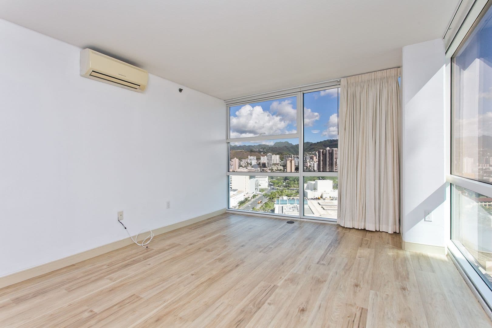 Honolulu Condo: 909 Kapiolani Blvd #2408