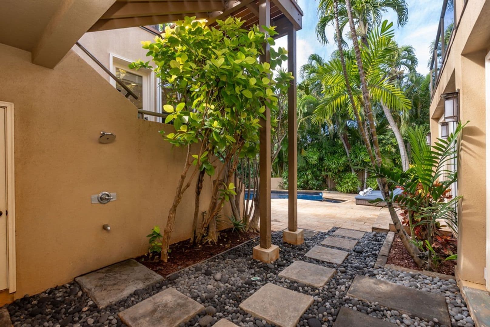 Honolulu House: 224C Kulamanu Pl