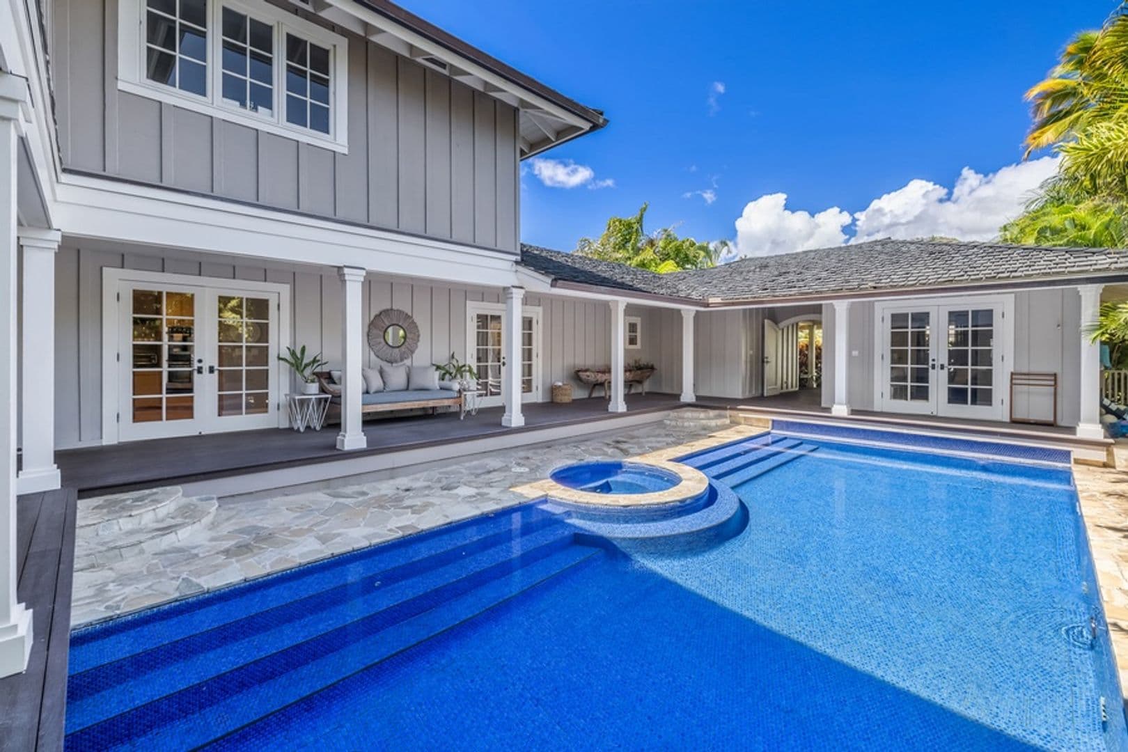 Honolulu House: 5687 Kalanianaole