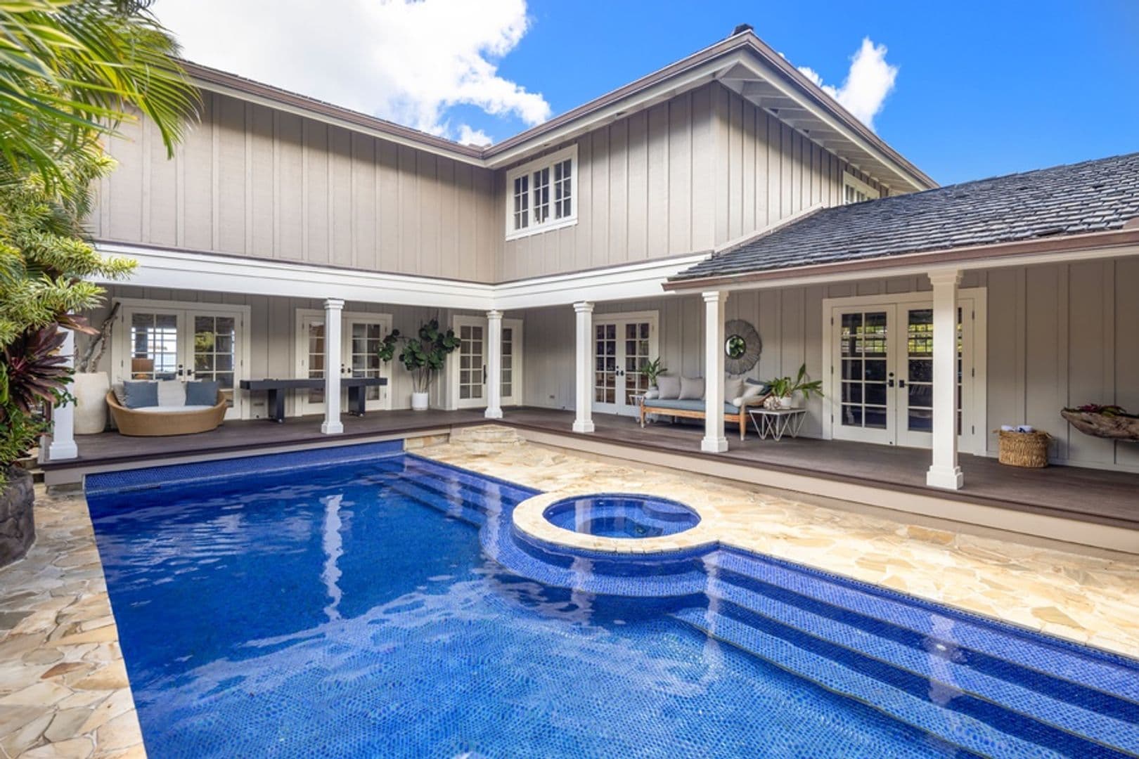 Honolulu House: 5687 Kalanianaole