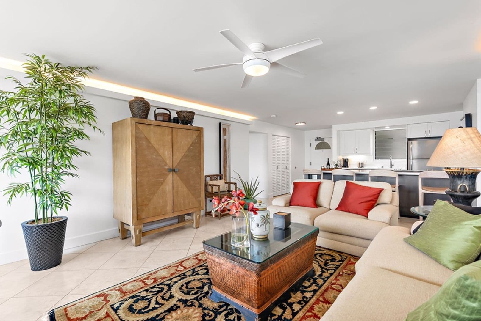 Honolulu House: 2895 Kalakaua Avenue