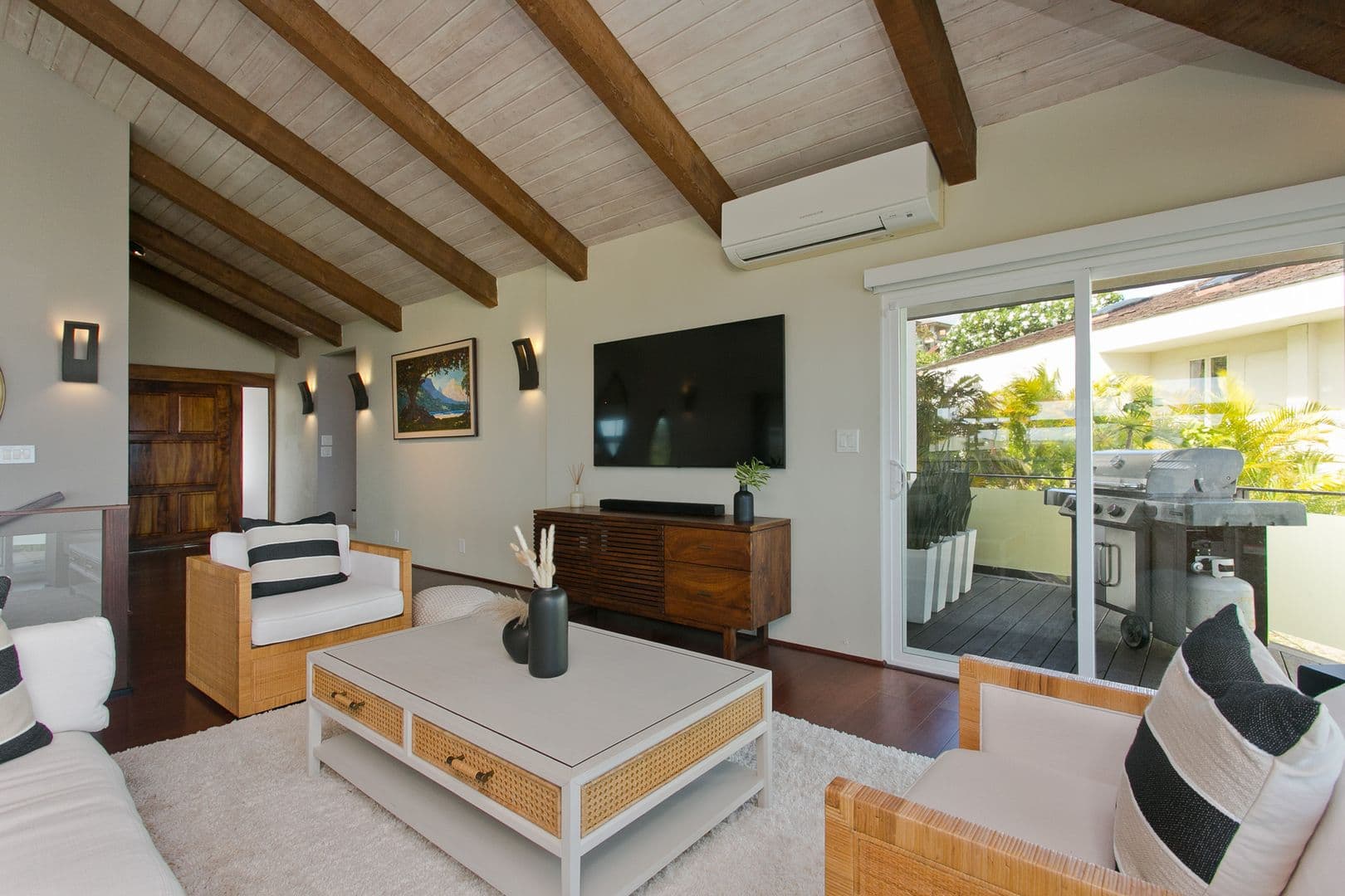 Honolulu House: 357 Lelekepue Pl