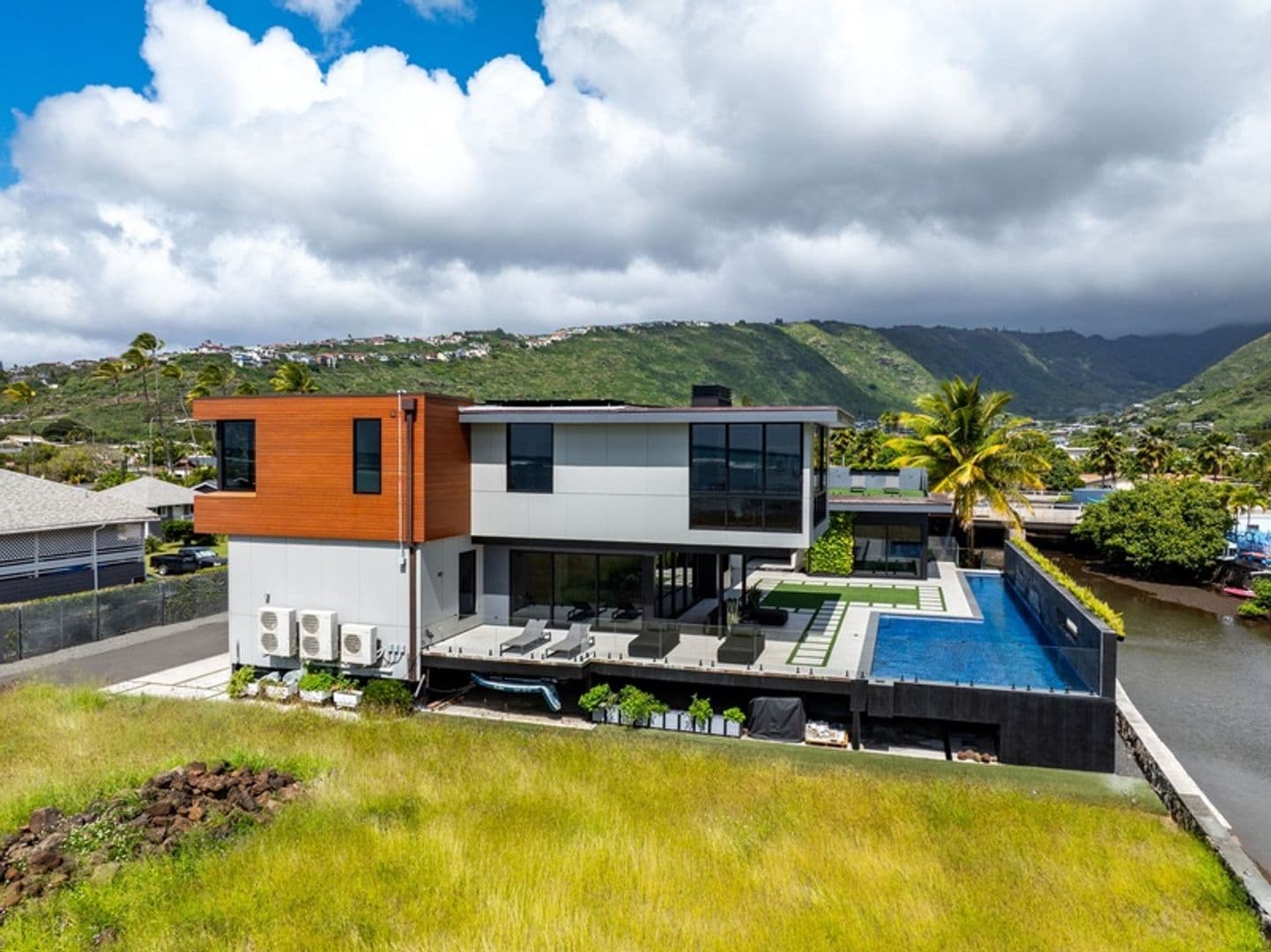 Honolulu House: 5295 Kalanianaole Hwy