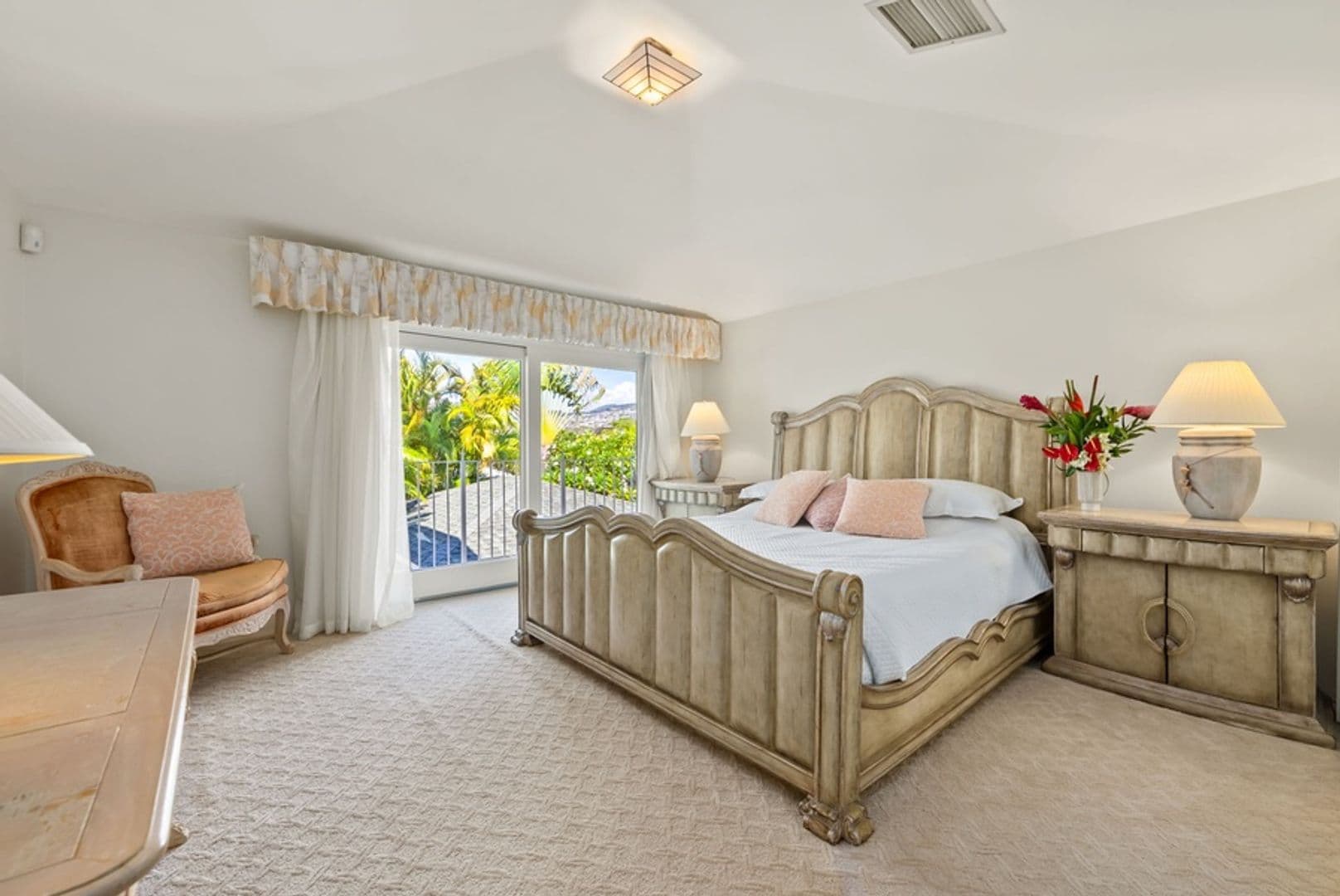 Honolulu House: 4818 Kahala Ave
