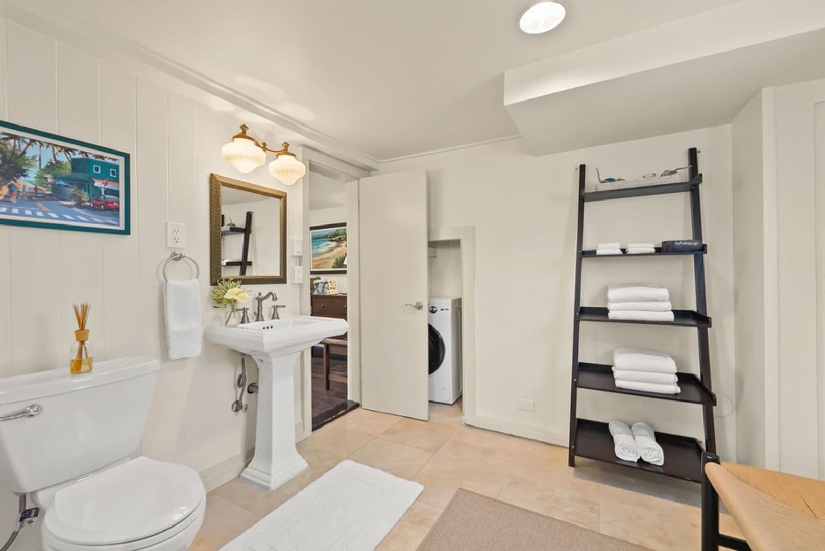 Honolulu House: 4584 Kahala Avenue