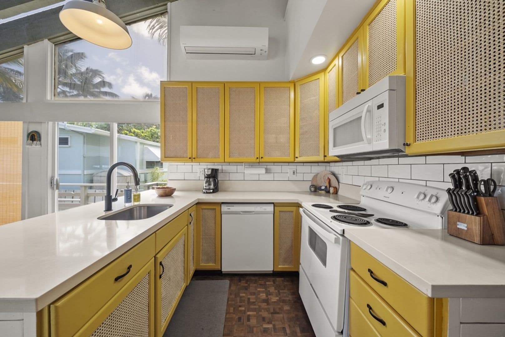 Laie House: 55-551 Kamehameha Highway