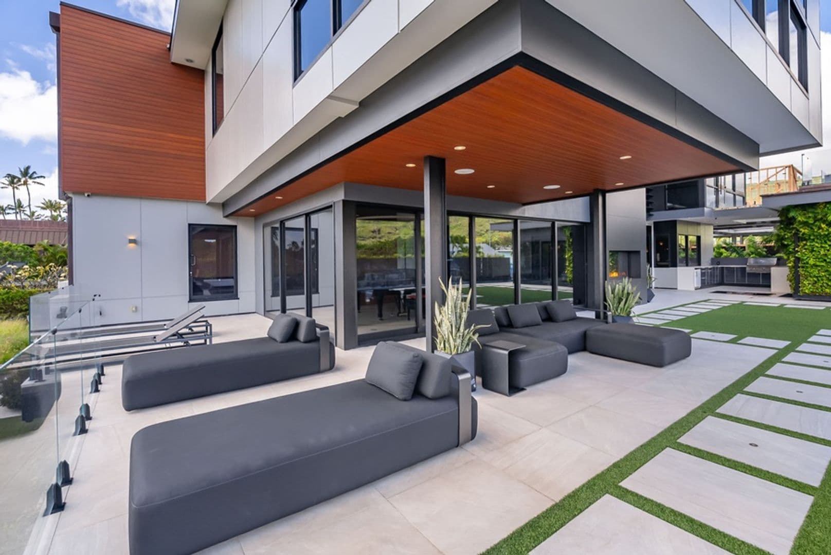 Honolulu House: 5295 Kalanianaole Hwy