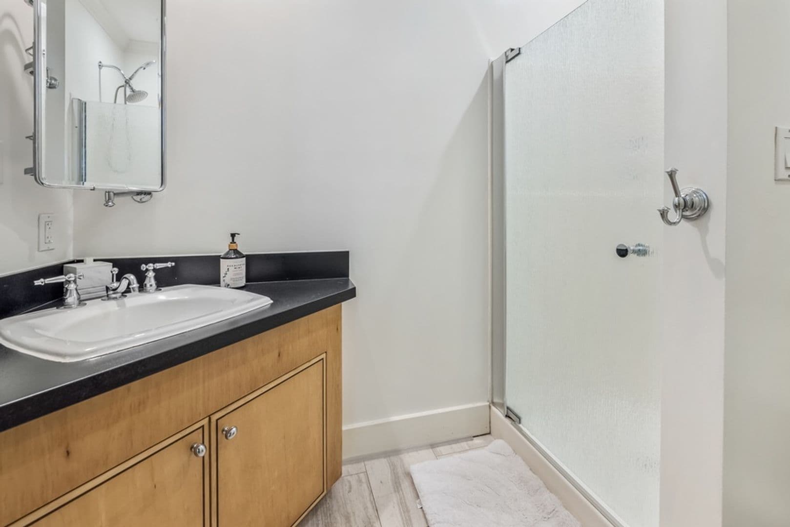 Honolulu House: 5687 Kalanianaole