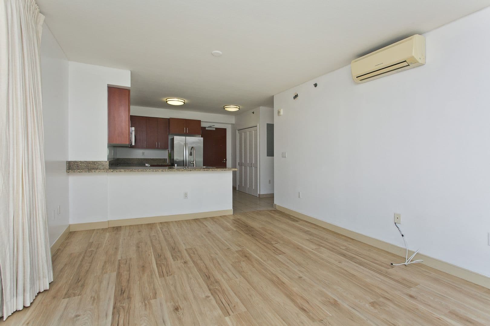 Honolulu Condo: 909 Kapiolani Blvd #2408