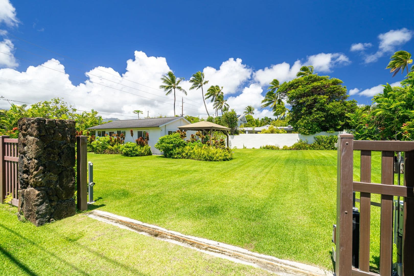 Kailua House: 110 N. Kalaheo Ave