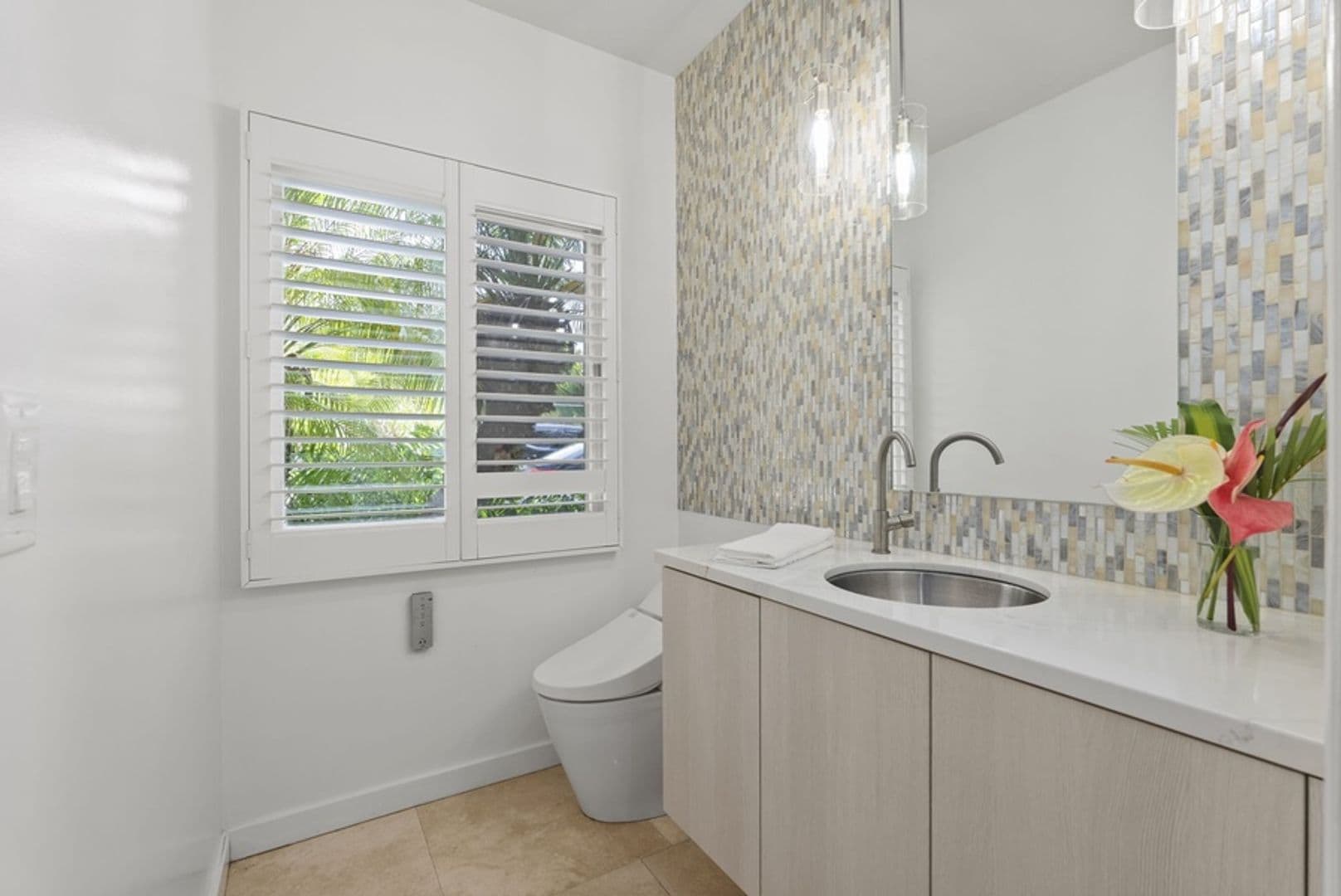 Honolulu House: 5641 Kalanianaole Hwy