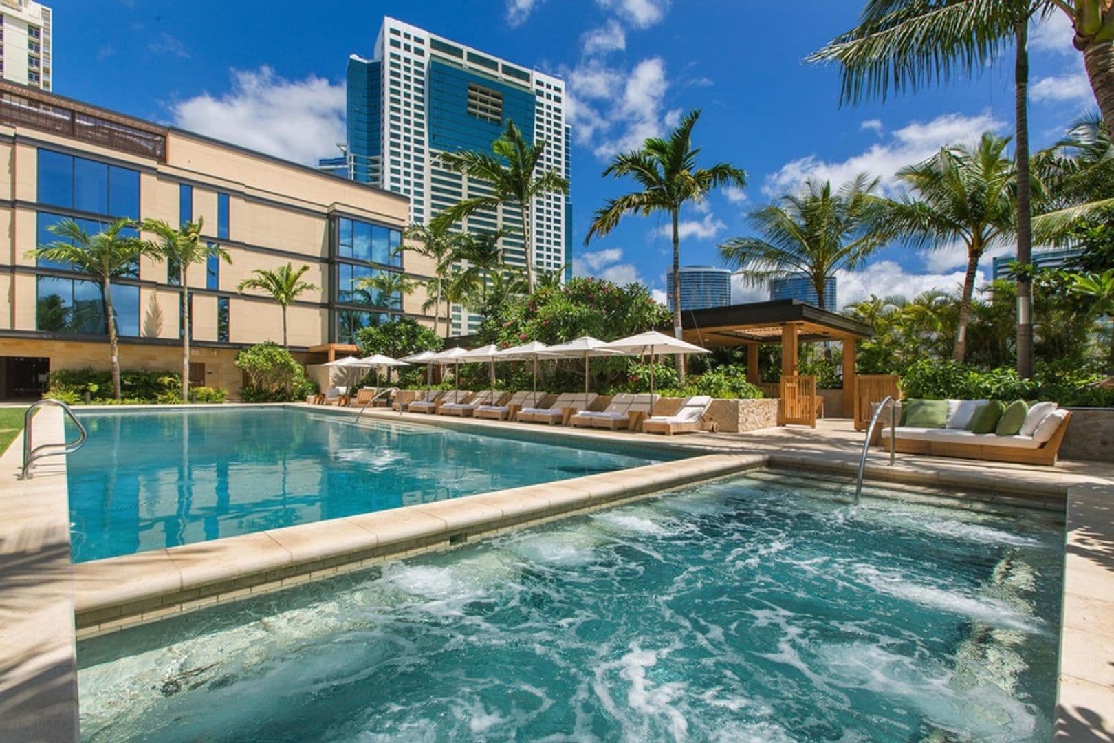 Honolulu House: 1388 Ala Moana Boulevard