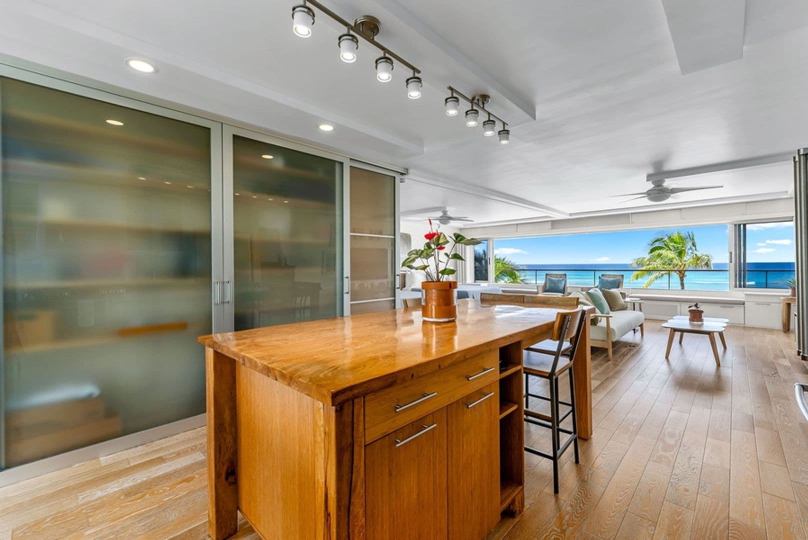 Honolulu House: 2895 Kalakaua Avenue