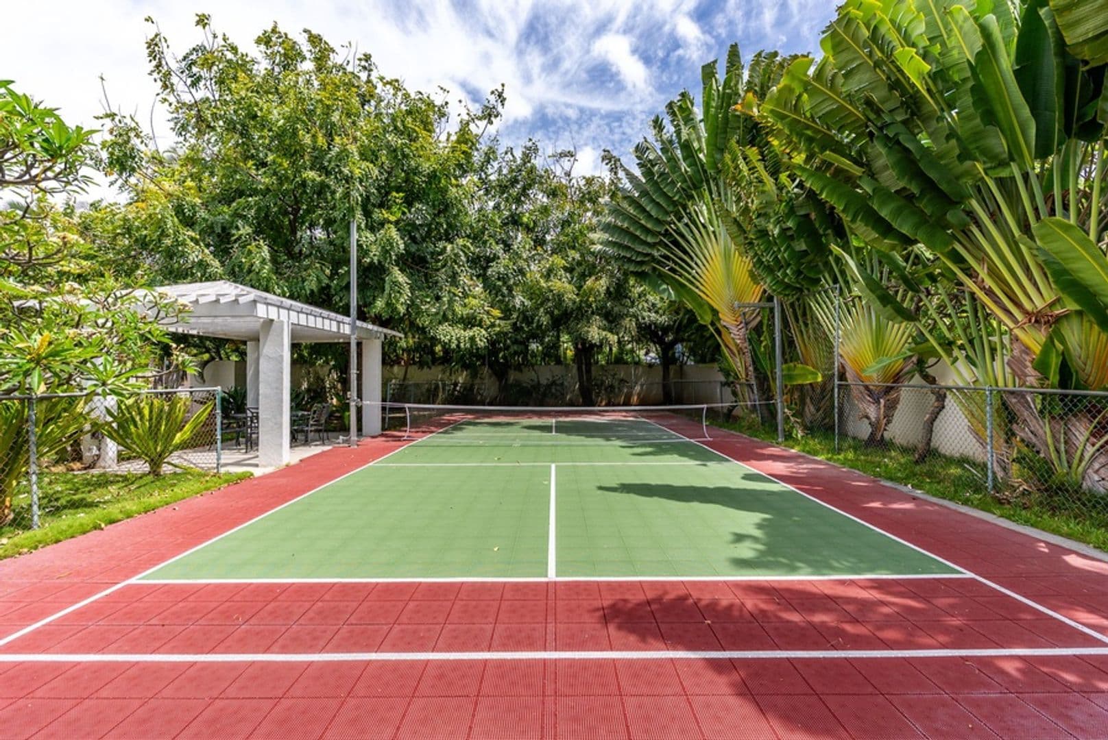 Honolulu House: 5641 Kalanianaole Hwy
