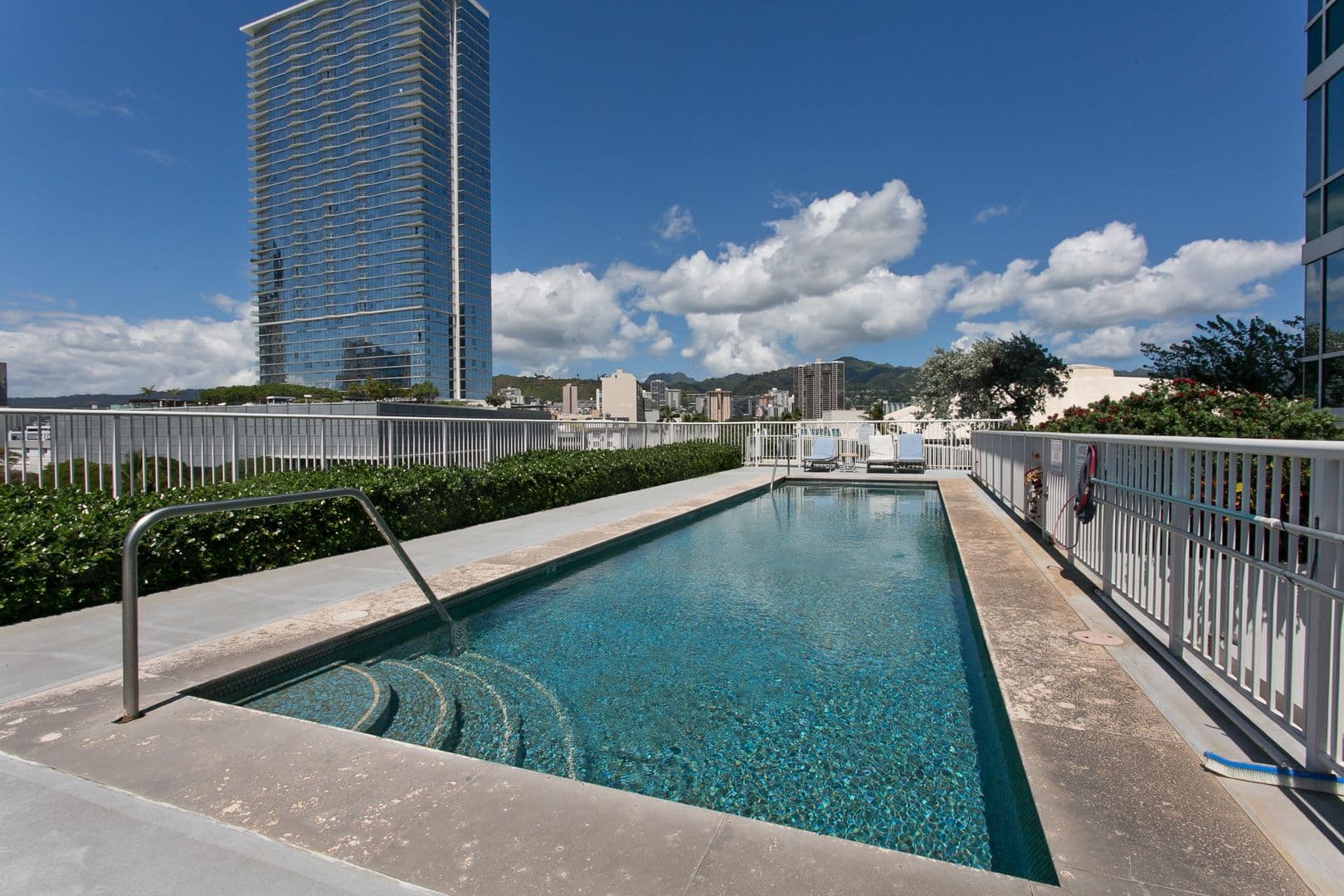 Honolulu Condo: 909 Kapiolani Blvd #2408