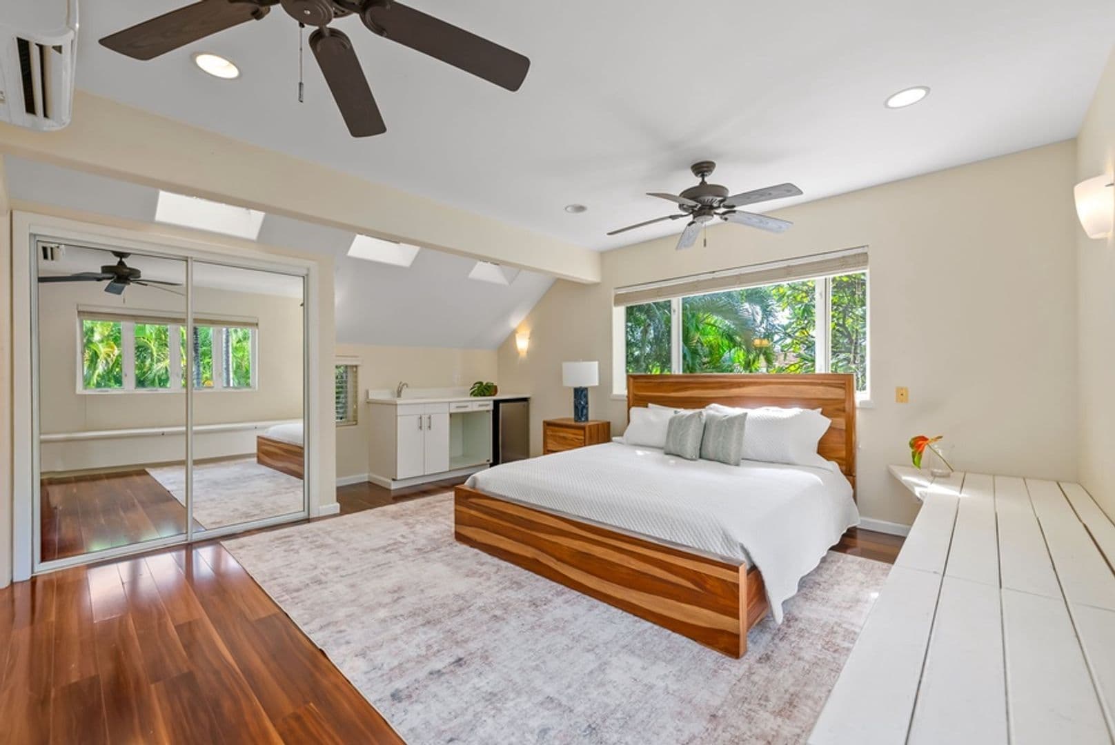 Honolulu House: 224C Kulamanu Pl