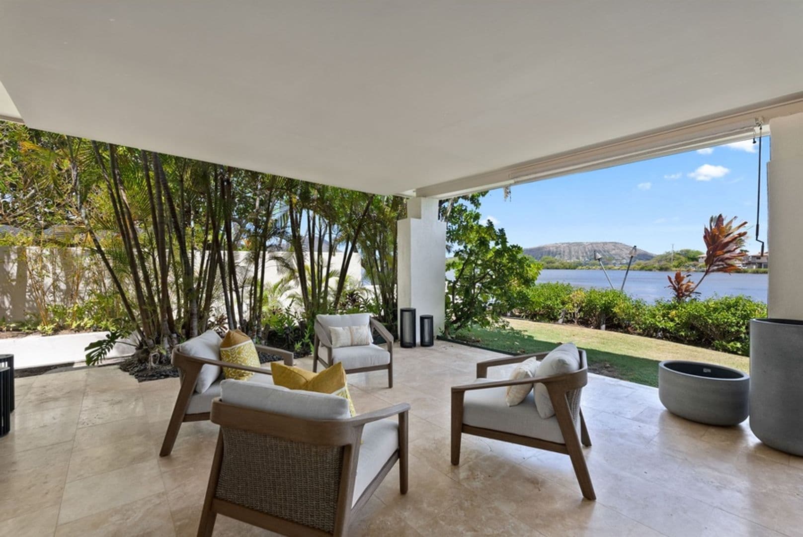 Honolulu House: 5939 Kalaniana'ole Hwy