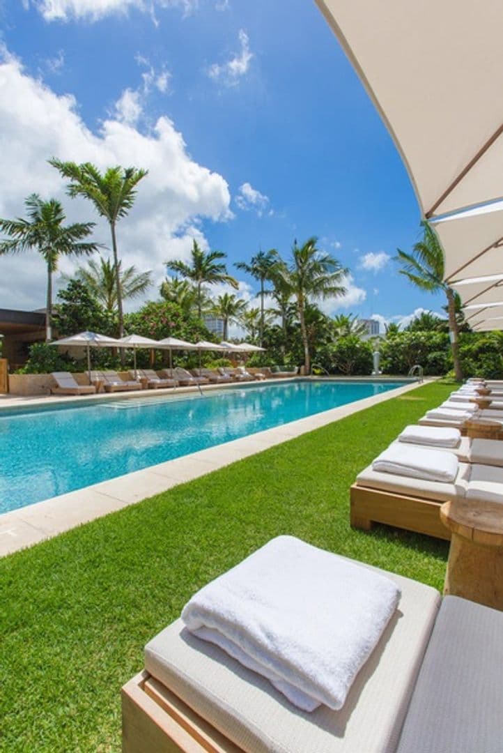 Honolulu House: 1388 Ala Moana Boulevard
