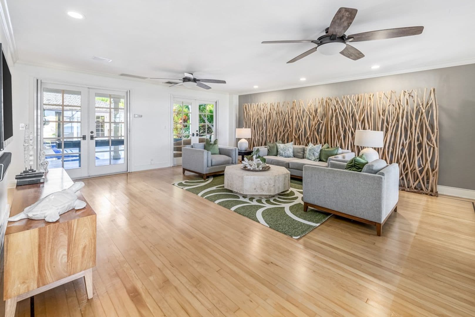 Honolulu House: 5687 Kalanianaole