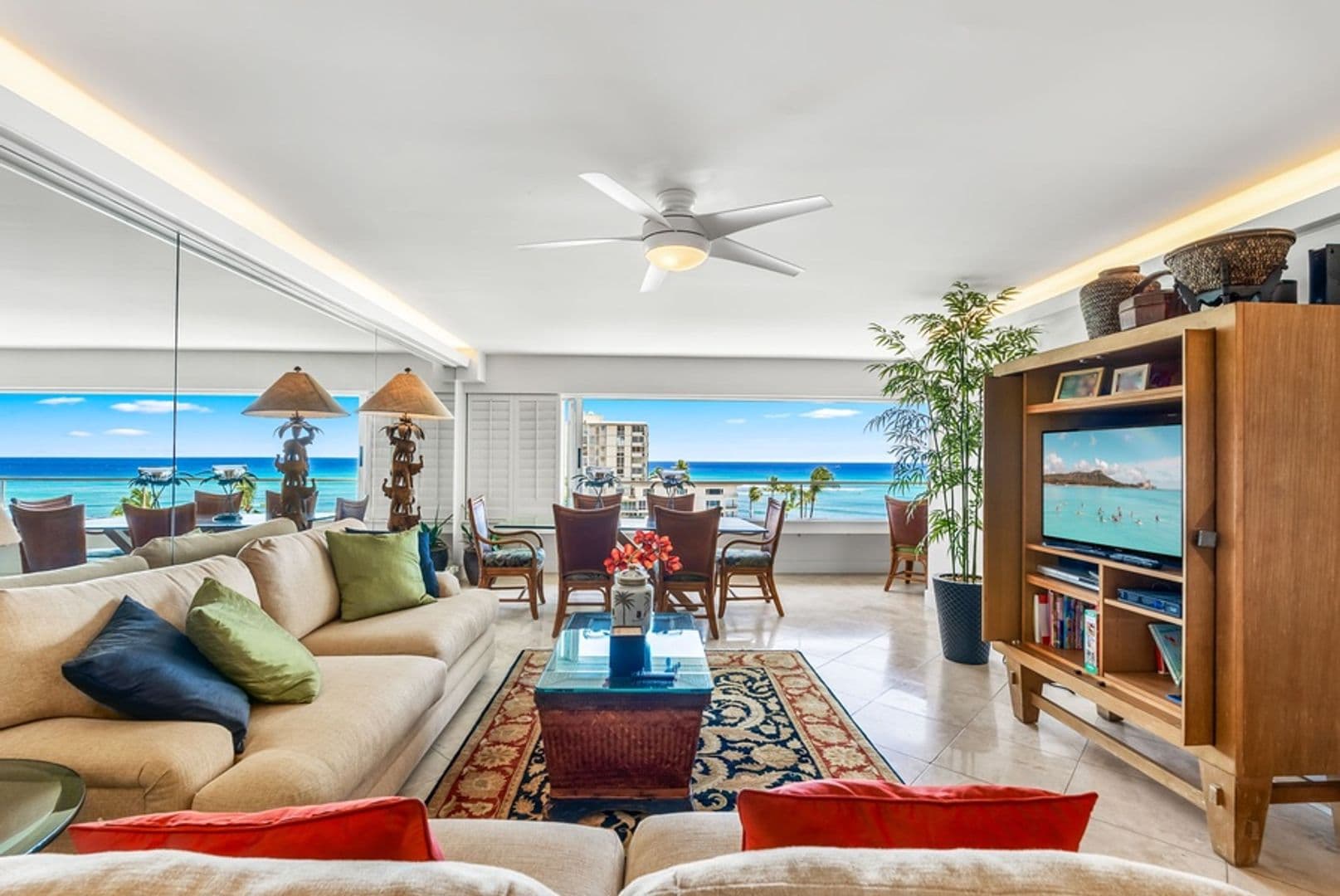 Honolulu House: 2895 Kalakaua Avenue