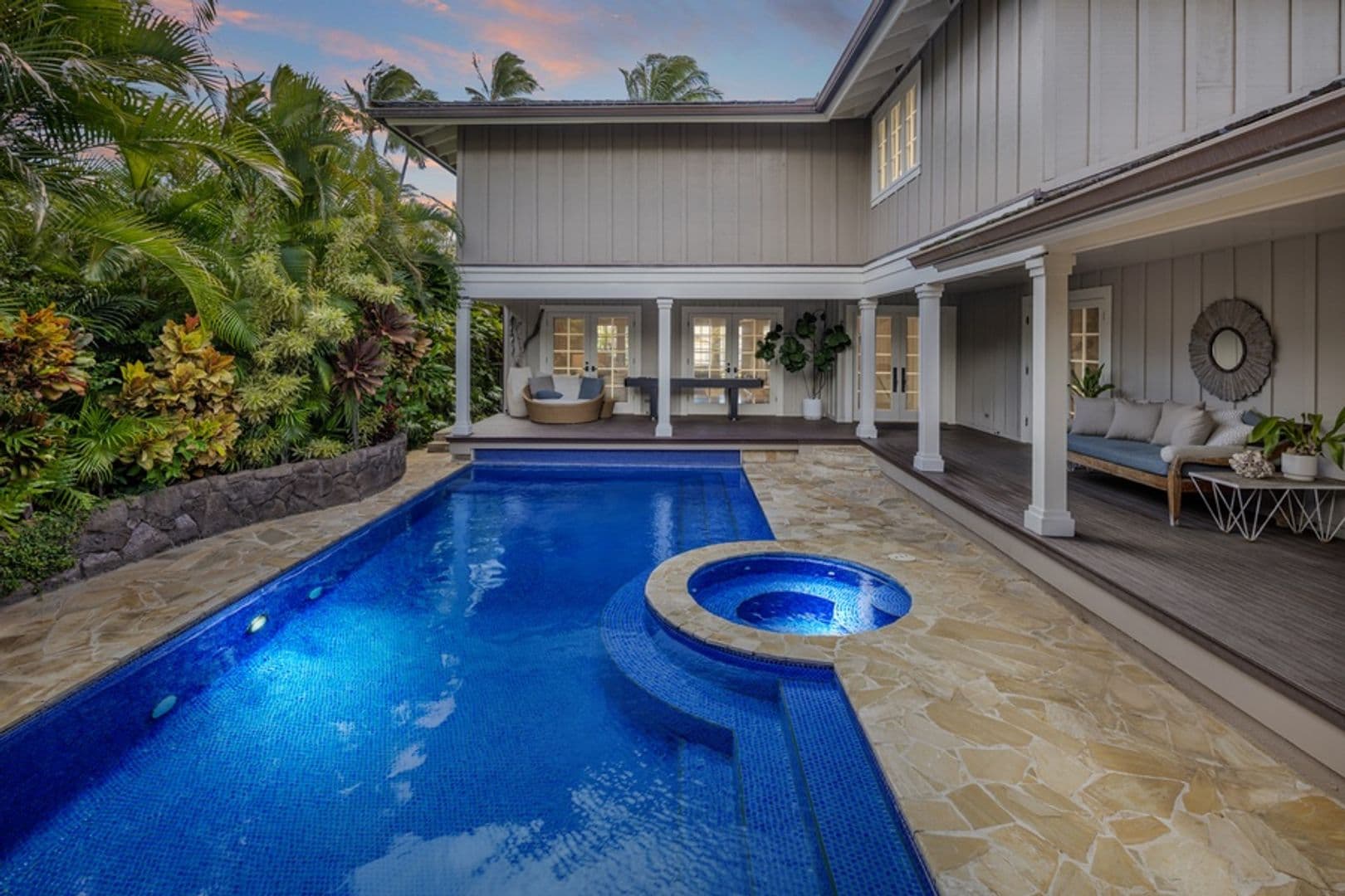 Honolulu House: 5687 Kalanianaole