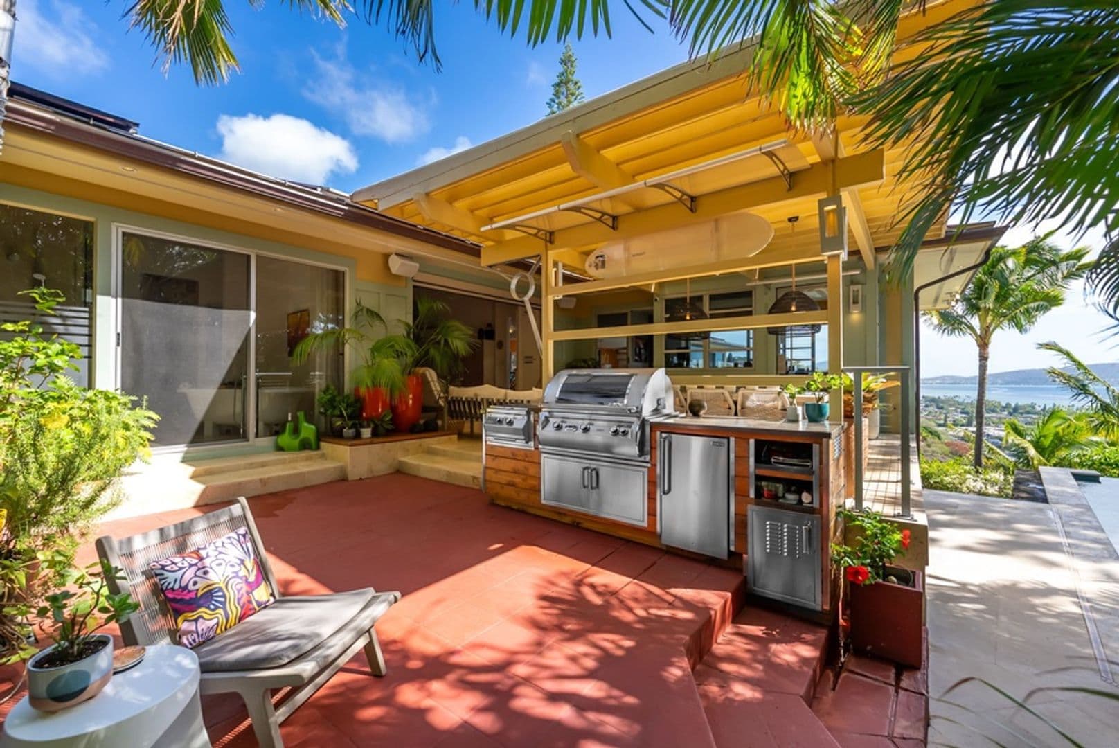 Honolulu House: 1507 Ehupua Place