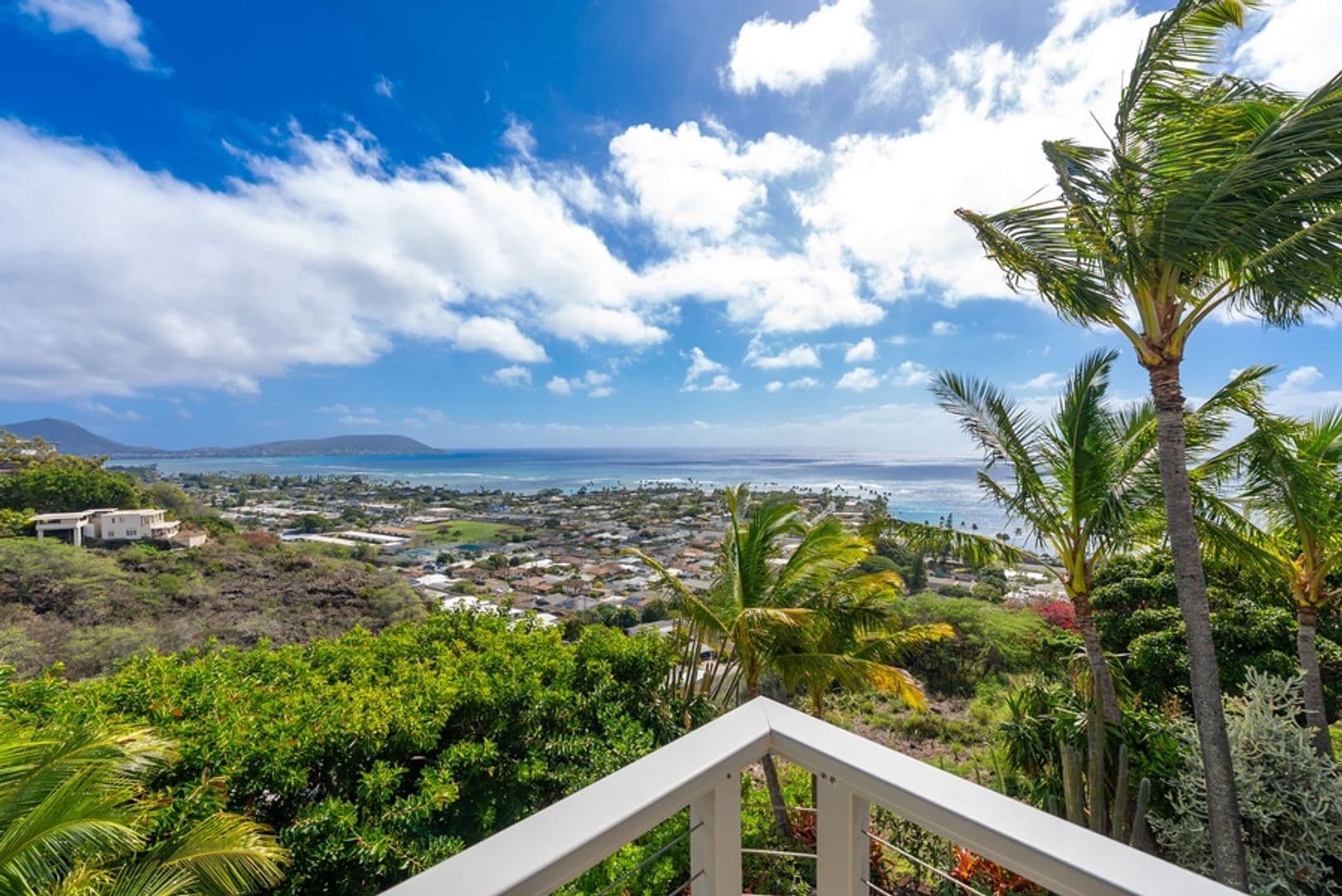 Honolulu House: 1507 Ehupua Place