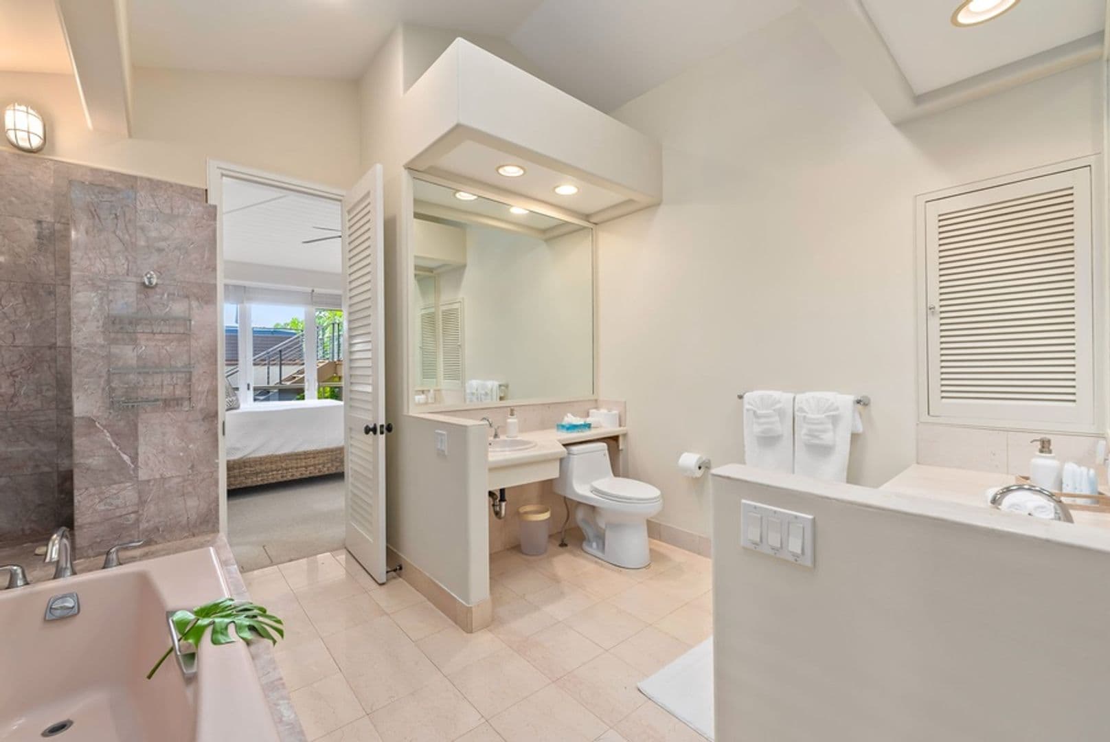 Honolulu House: 224C Kulamanu Pl