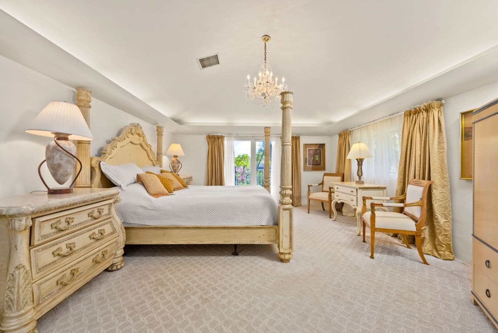 Honolulu House: 4818 Kahala Ave