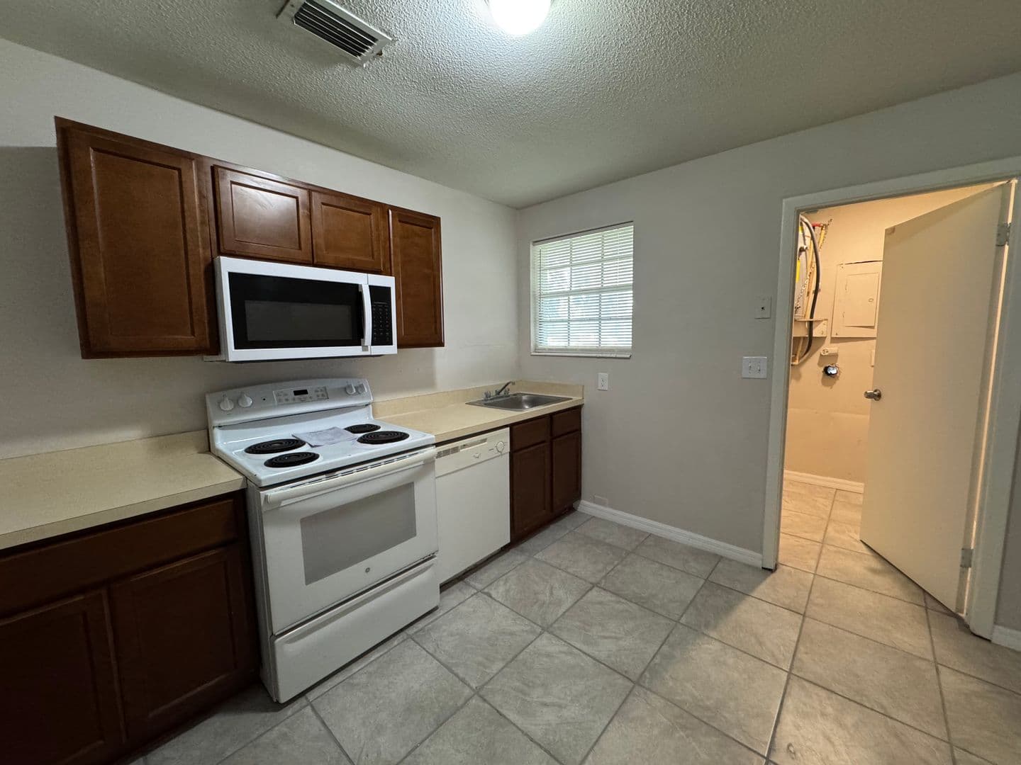 Lake City Apartment: SW Michigan Street