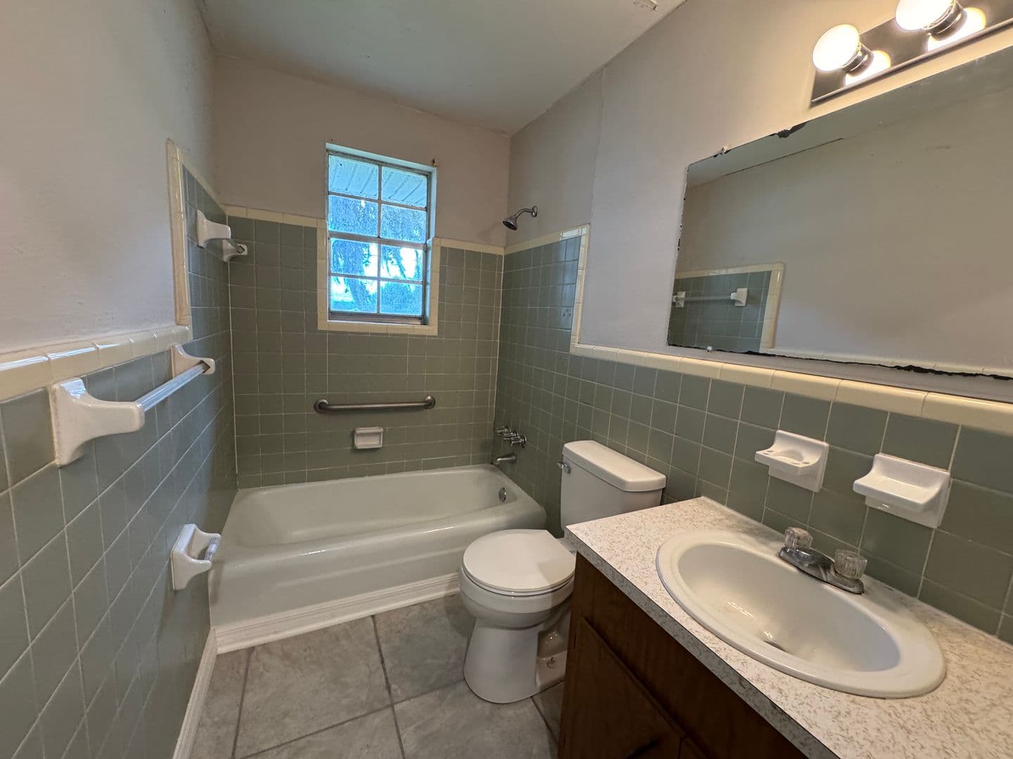 Lake City Apartment: SW Michigan Street