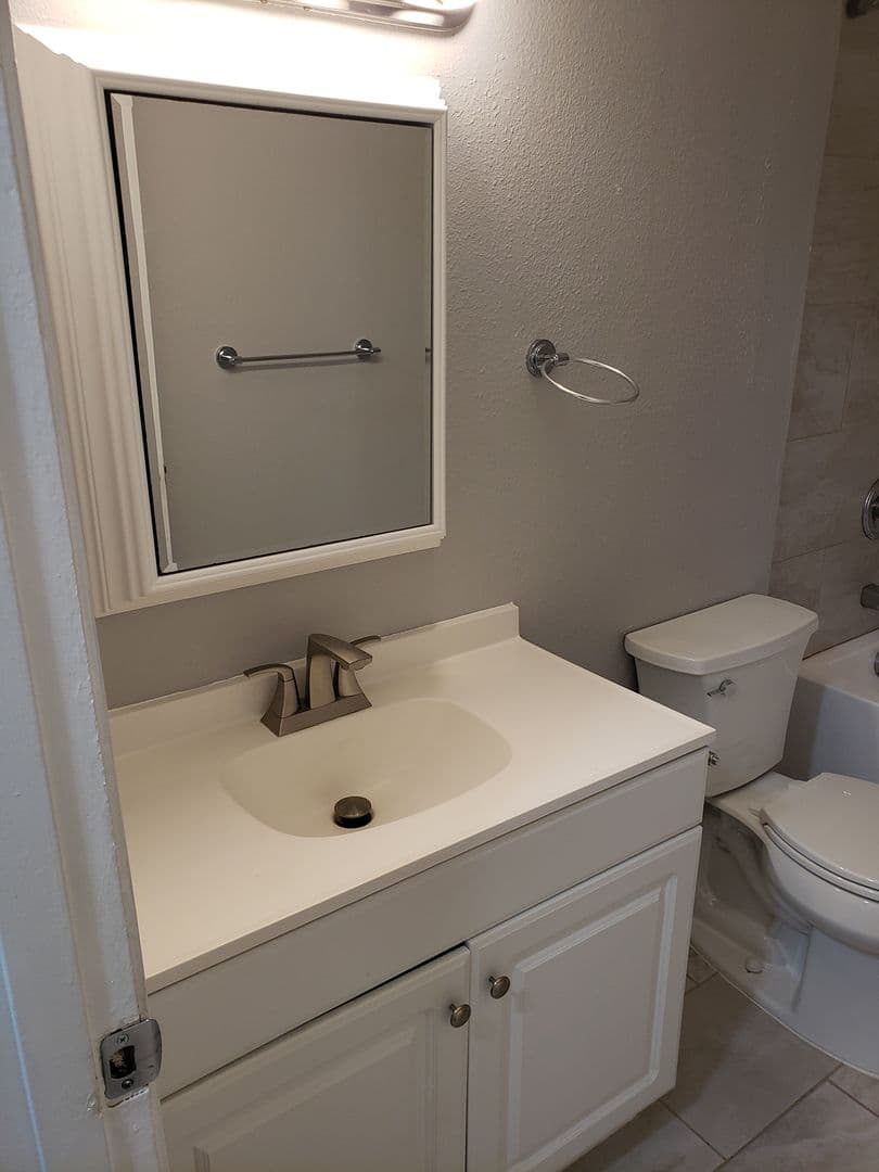 Milwaukie Apartment: 7015 Se Lake Rd