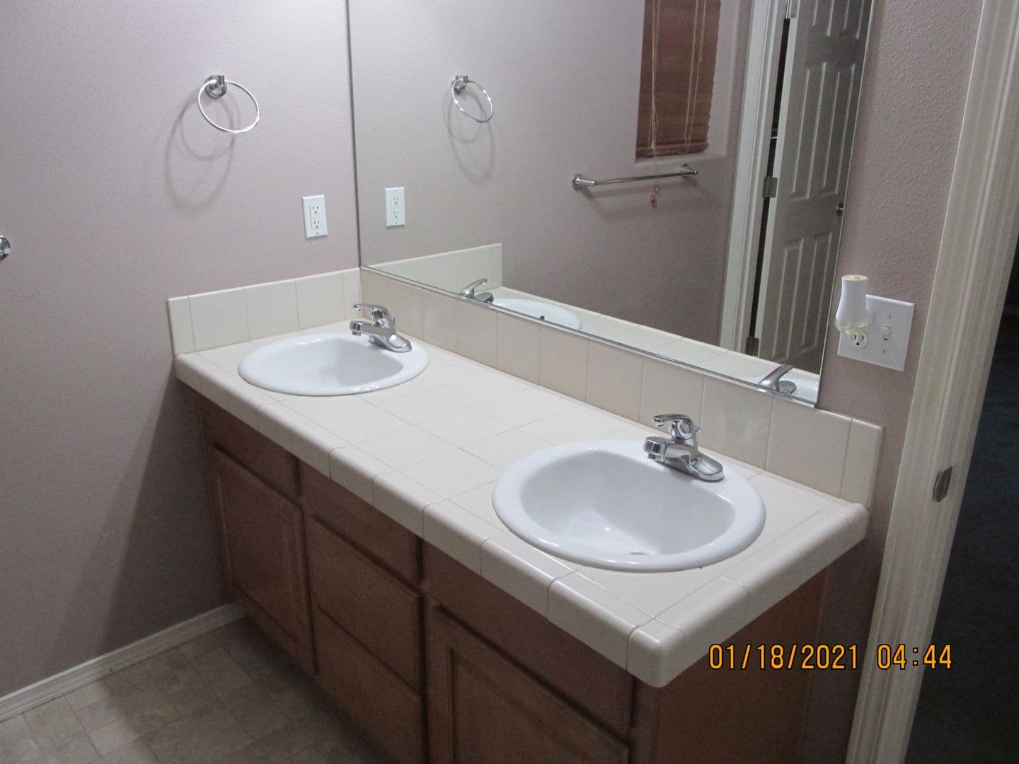 Troutdale House: 1651 SW Miranda Pl