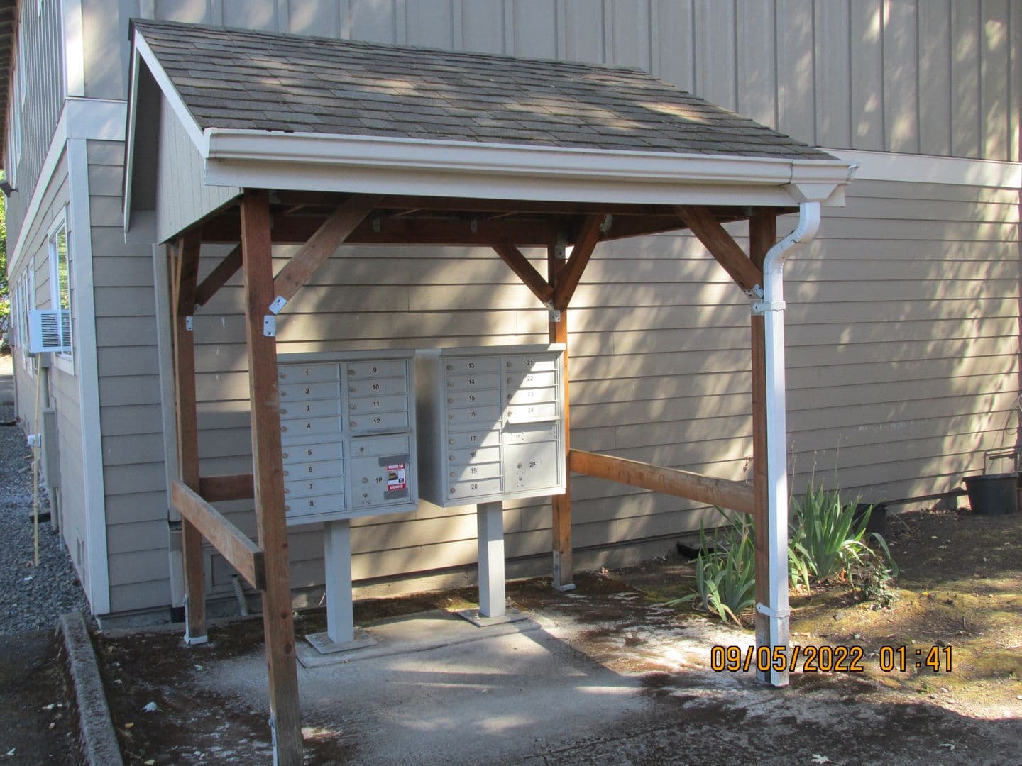 Milwaukie Apartment: 7015 Se Lake Rd