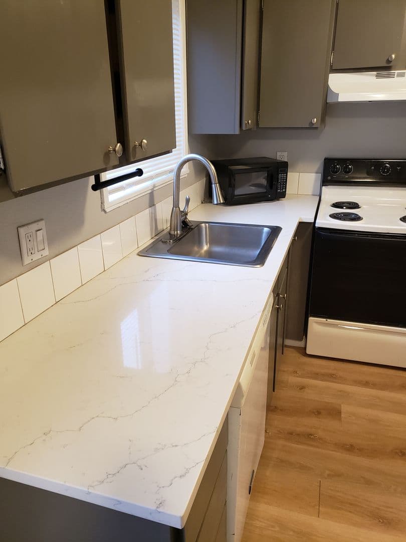 Milwaukie Apartment: 7015 Se Lake Rd