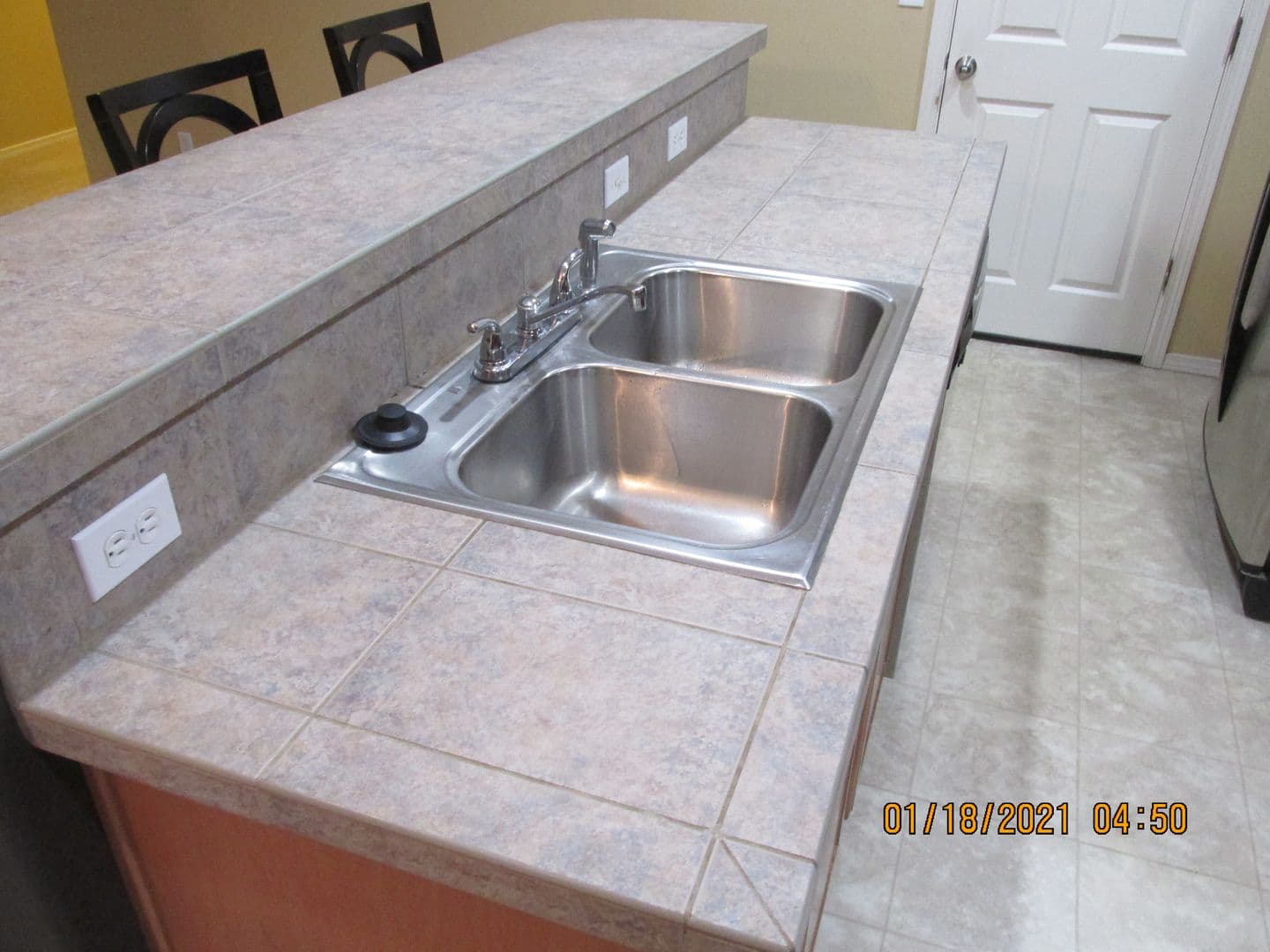 Troutdale House: 1651 SW Miranda Pl