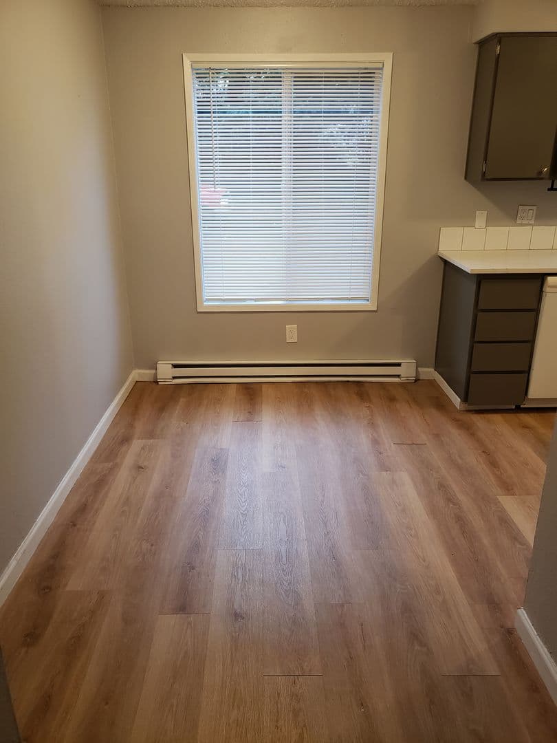 Milwaukie Apartment: 7015 Se Lake Rd