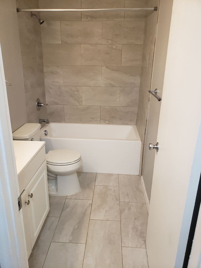 Milwaukie Apartment: 7015 Se Lake Rd