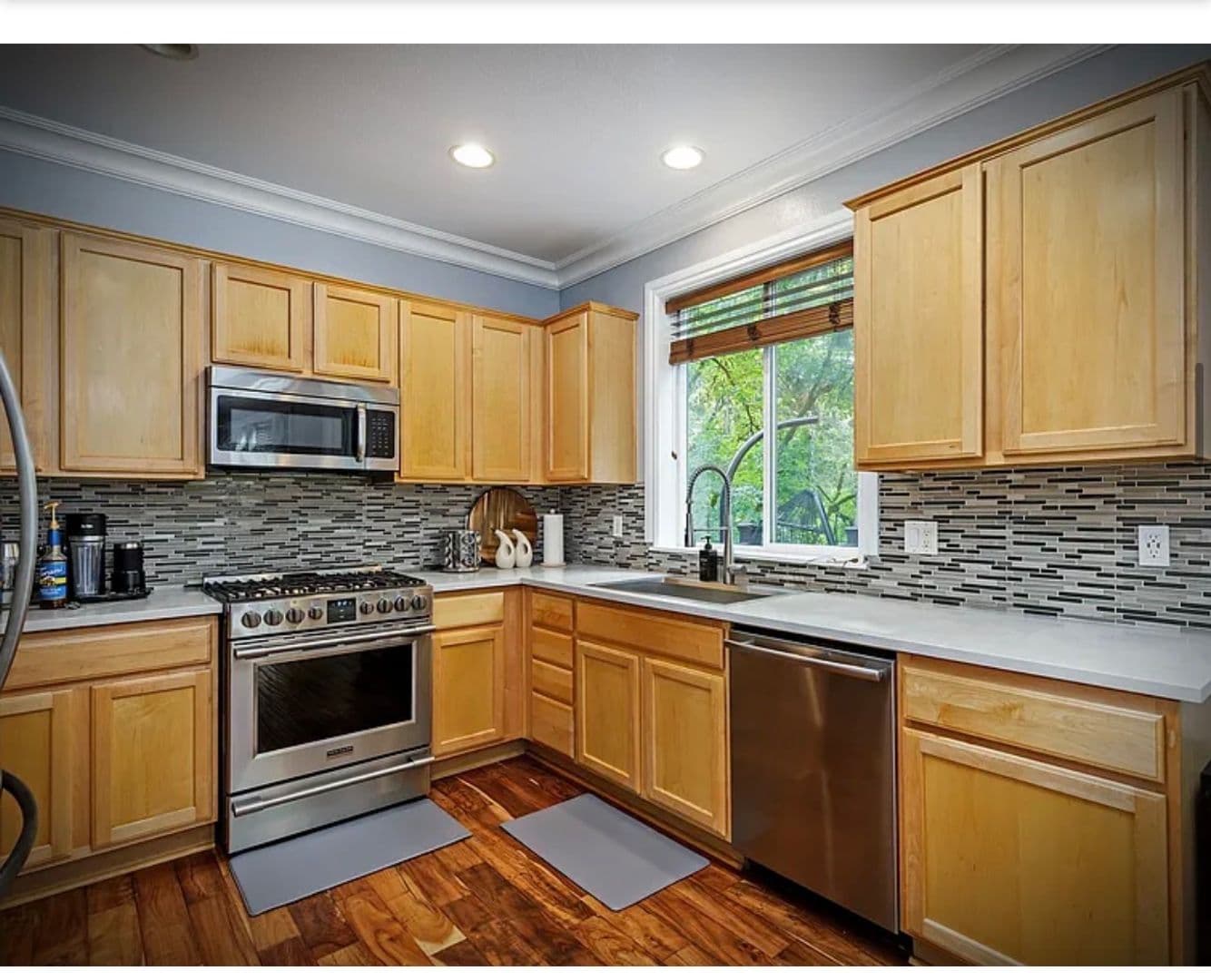 Gresham House: 3541 SW Wonderview Ave.