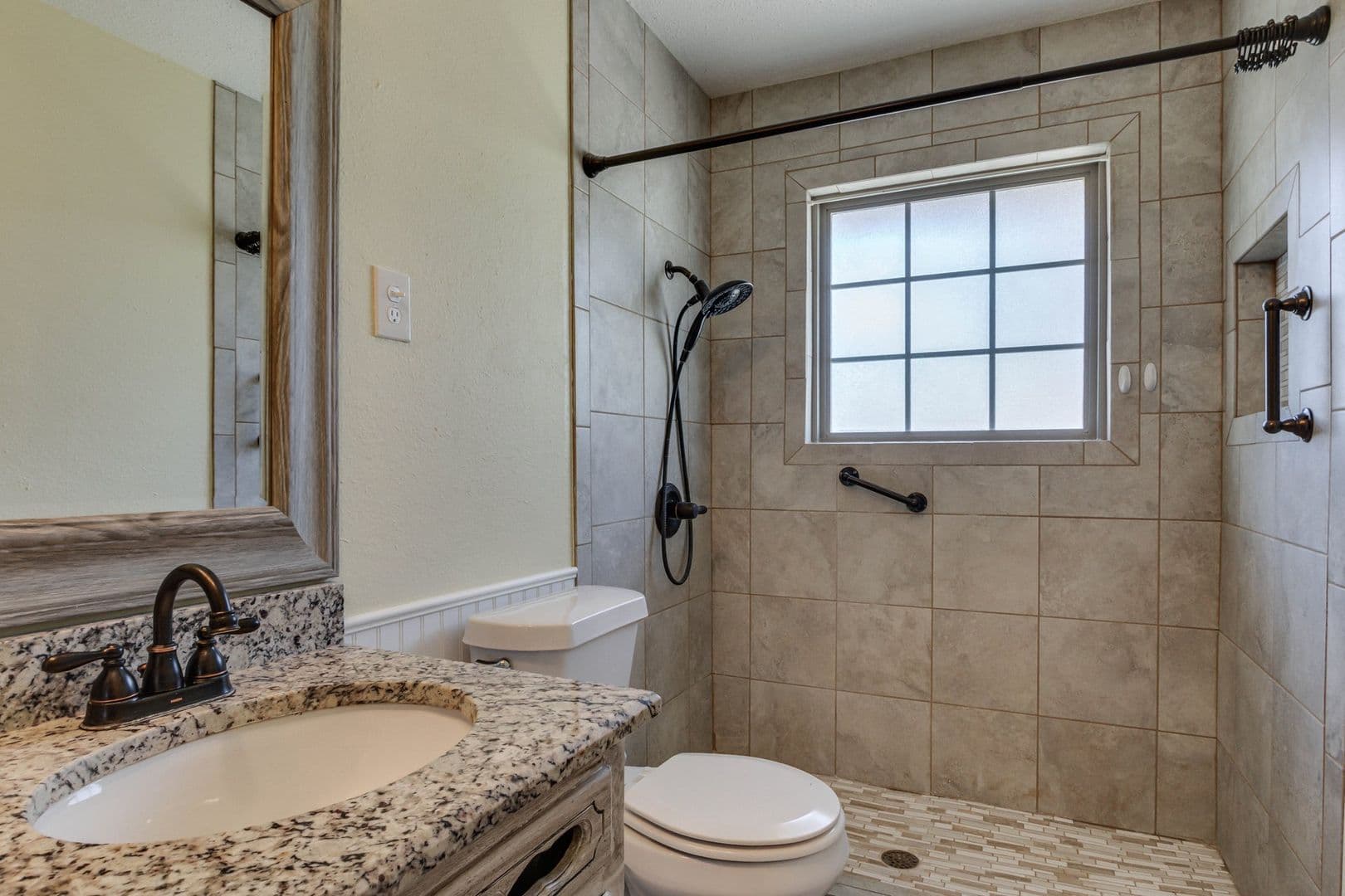 Del City House: 2105 Candy Lane